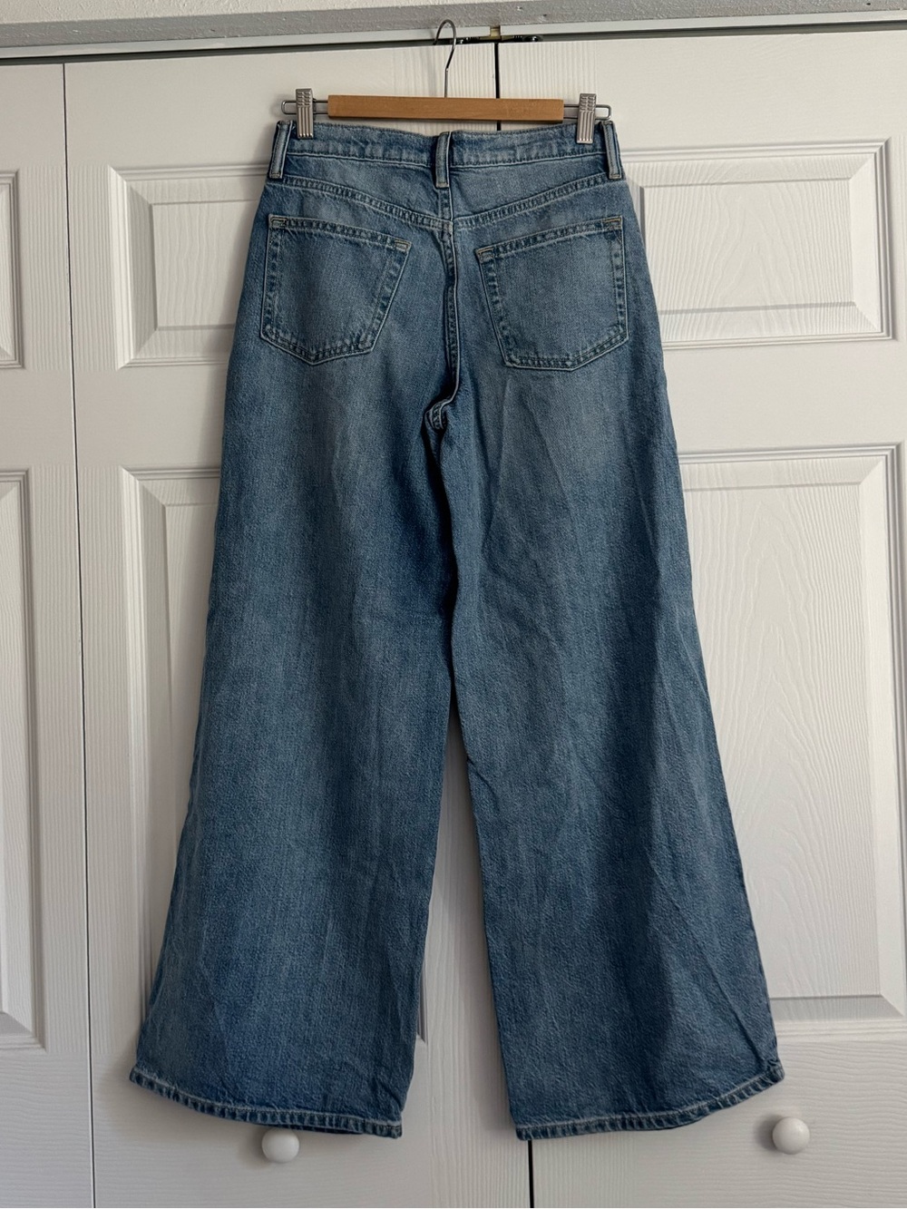 GAP Baggy Mid-Rise Women's Jeans - Picture 2 of 6
